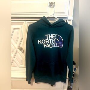 Northface New with tag has front pockets for hands size small